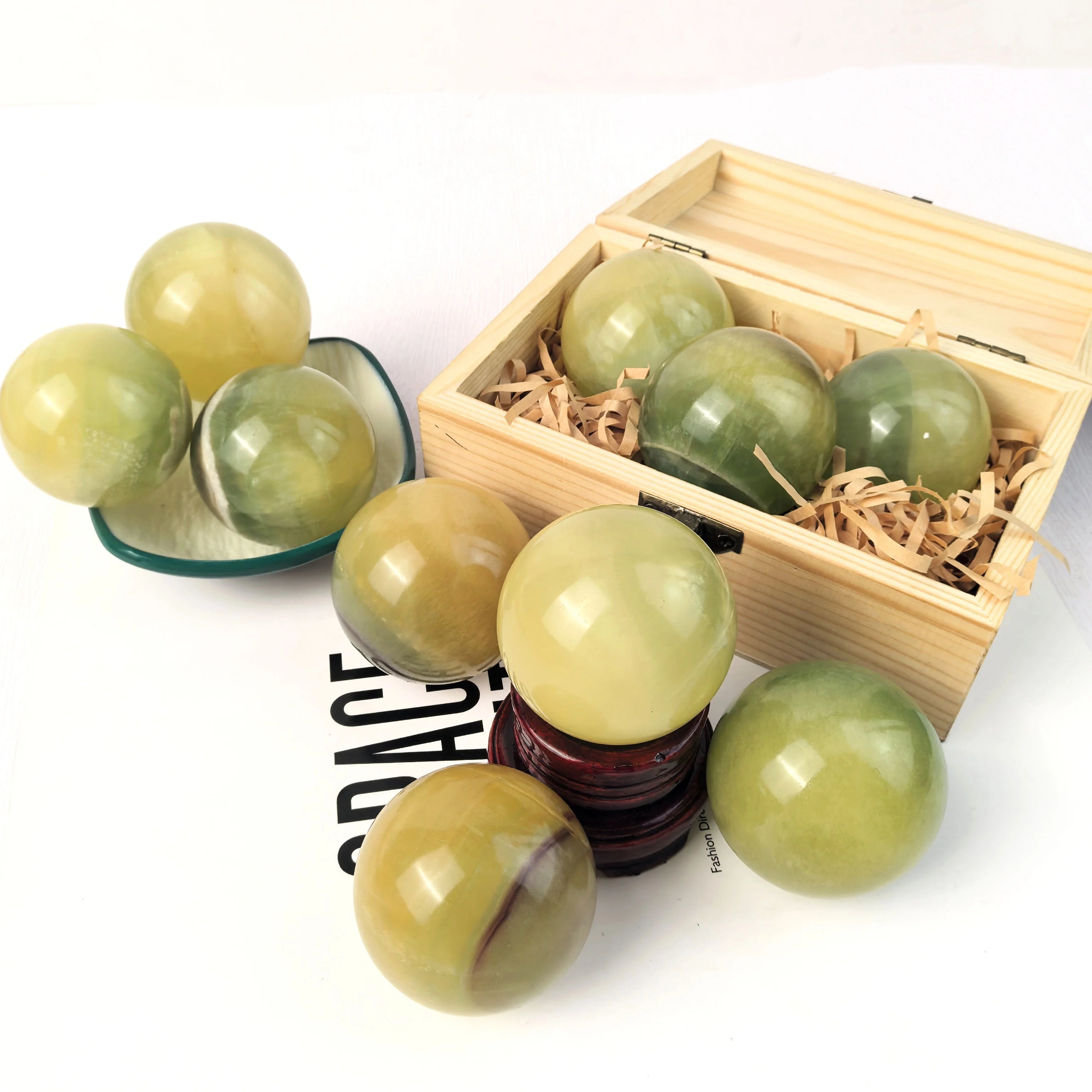Hot Selling Natural Stone Crystal Healing Polished Gemstone Mango Fluorite Spheres for Meditation