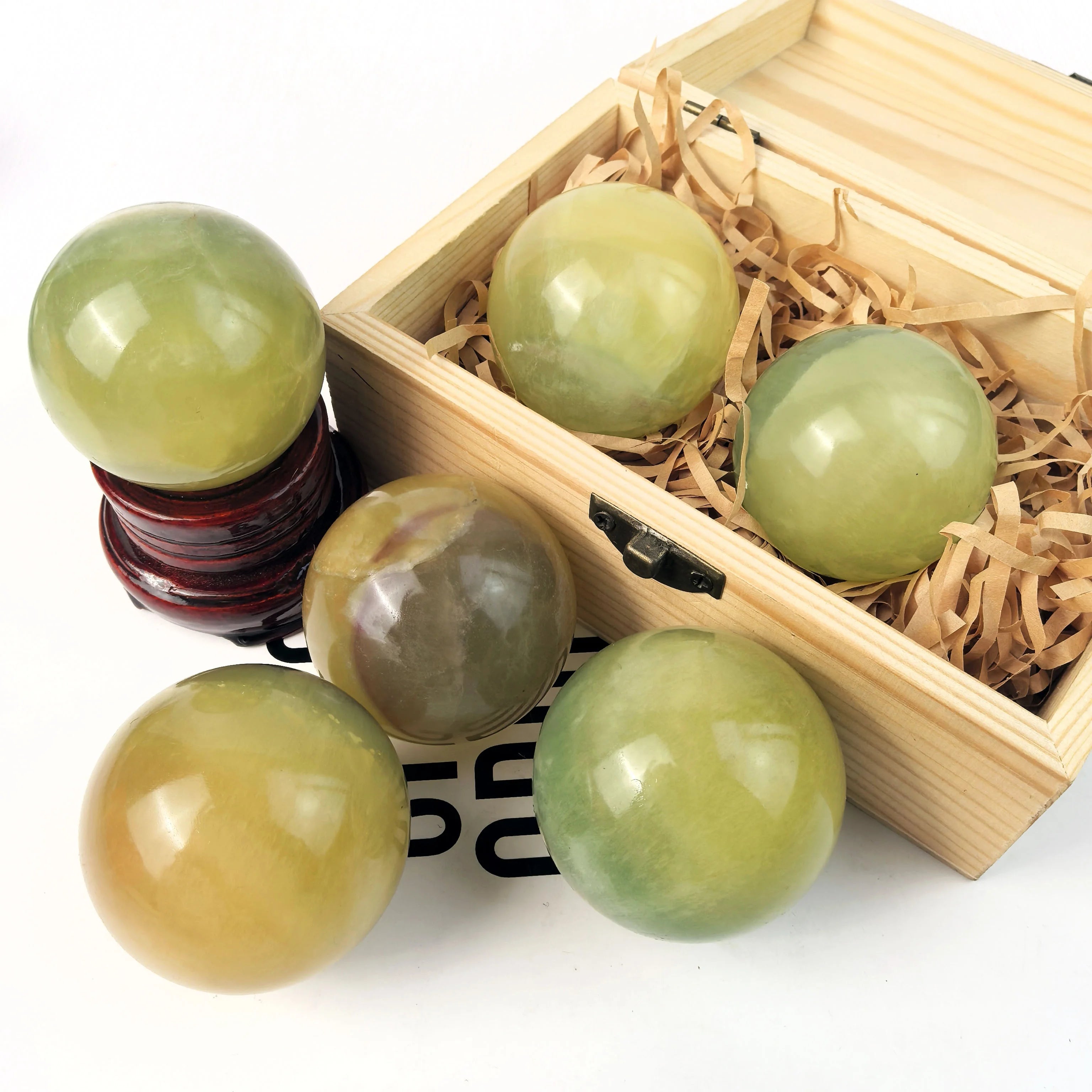 Hot Selling Natural Stone Crystal Healing Polished Gemstone Mango Fluorite Spheres for Meditation
